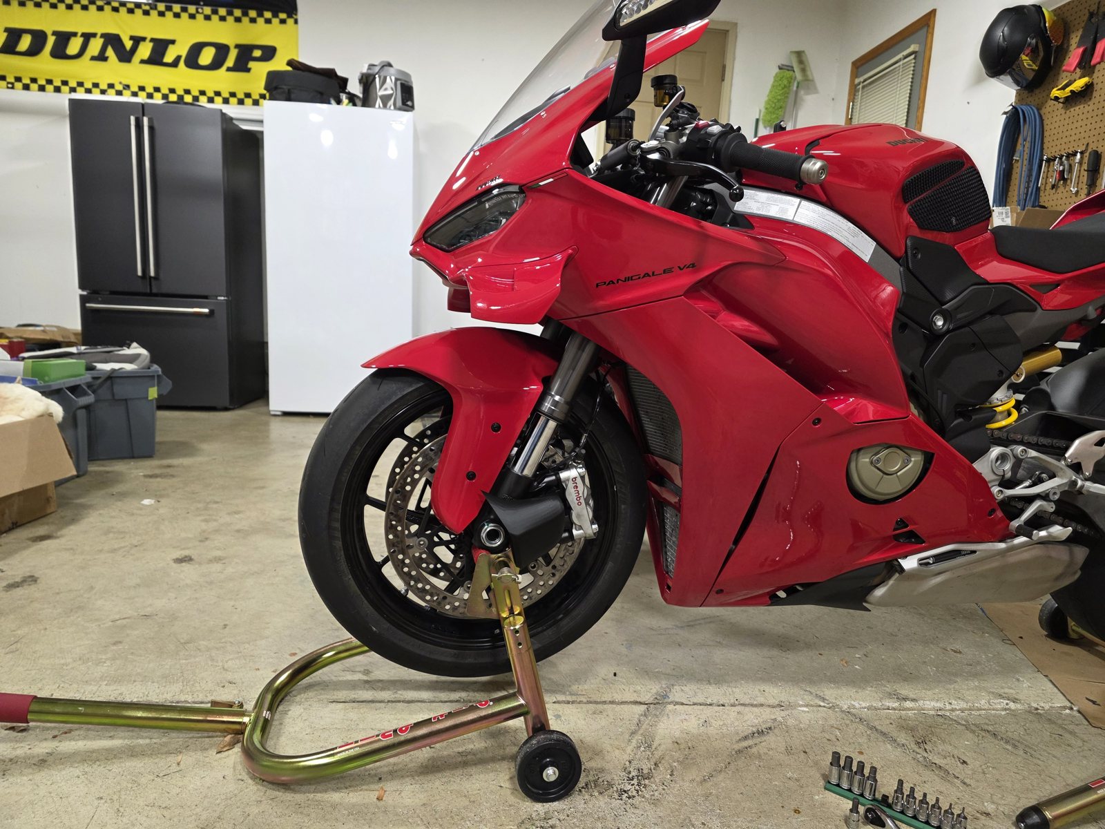 Side view: the cowl reads as part of the bike